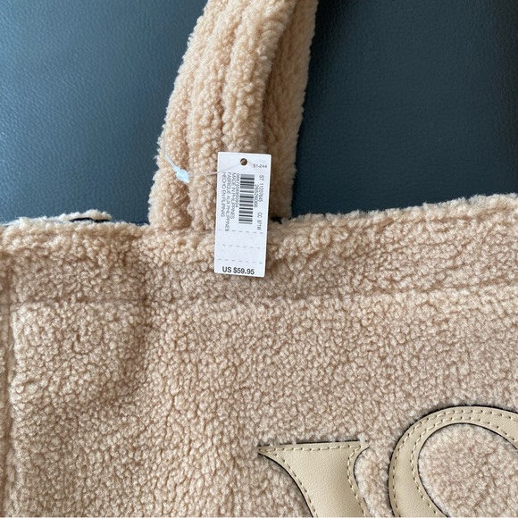 NWT Victoria’s Secrets Plush Fleece Tote - Picture 2 of 7